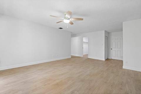 9405 Dundee Drive, Lake Worth FL - photo 22 of 41