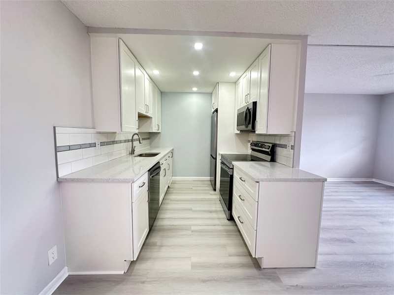 1 bedroom Condominium at 2048 Newport N, Century Village East, Deerfield Beach — photo 1