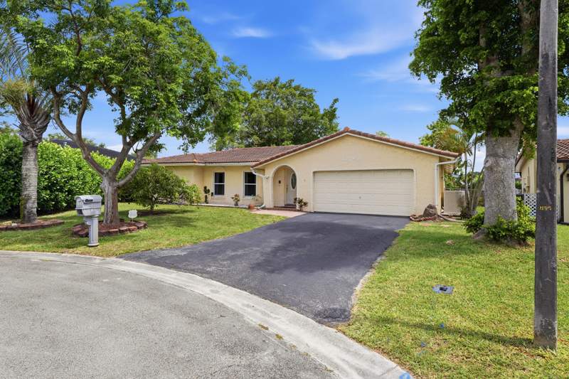 5 bedroom Single Family Residence at 11748 NW 28th Street, Coral Springs Country Club, Coral Springs — photo 3