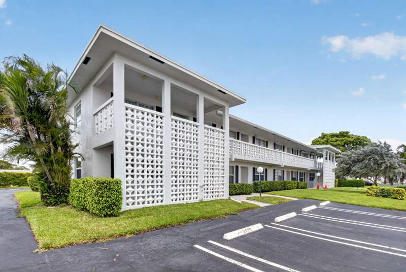 2 bedroom Condominium at 2401 Del Aire Boulevard #101, Pines Of Delray Condo, Delray Beach — photo 2