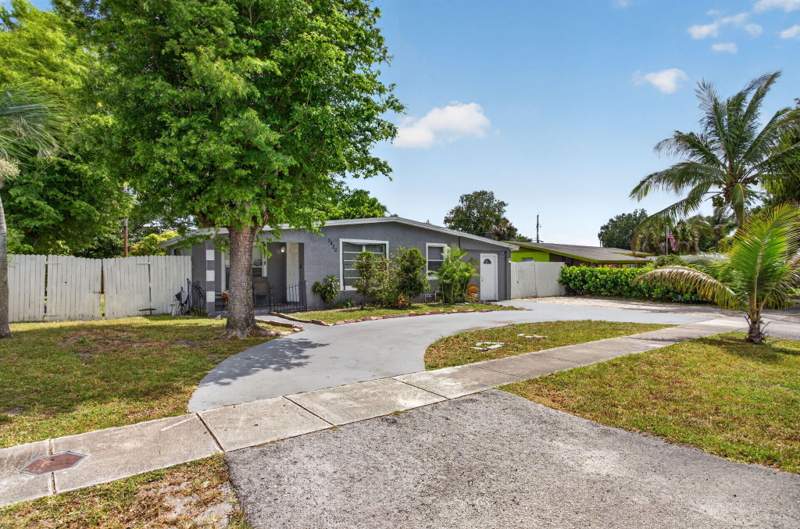 4 bedroom Single Family Residence at 3420 NW 5th Court, New Browardale 1st Add, Lauderhill — photo 2
