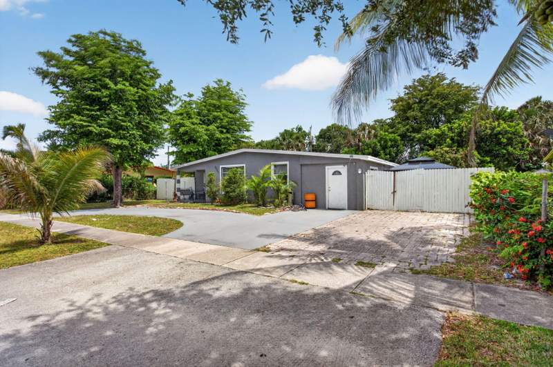 4 bedroom Single Family Residence at 3420 NW 5th Court, New Browardale 1st Add, Lauderhill — photo 3