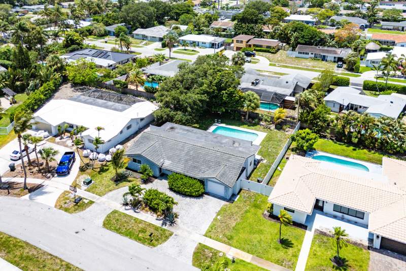 4 bedroom Single Family Residence at 581 NW 13th Drive, Country Club Village, Boca Raton — photo 2