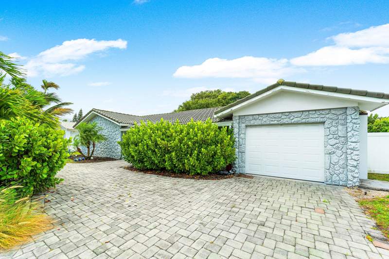 4 bedroom Single Family Residence at 581 NW 13th Drive, Country Club Village, Boca Raton — photo 4