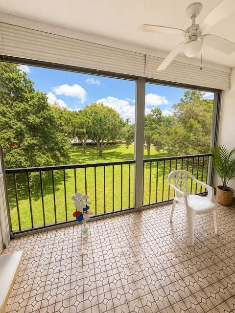 8990 S Hollybrook Boulevard #302, Pembroke Pines FL - photo 6 of 9