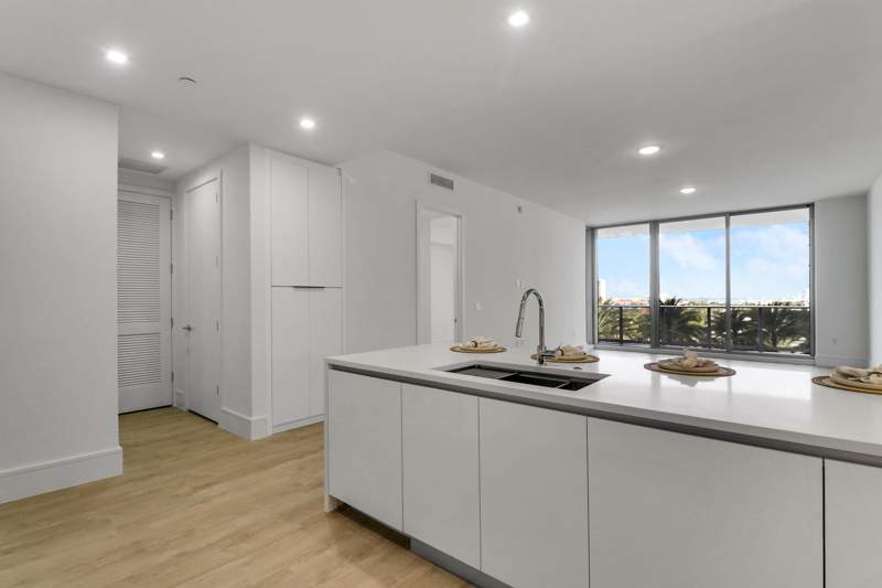 2 bedroom Condominium at 220 Lake Shore Drive #815, Nautilus 220 Condo, Lake Park — photo 2