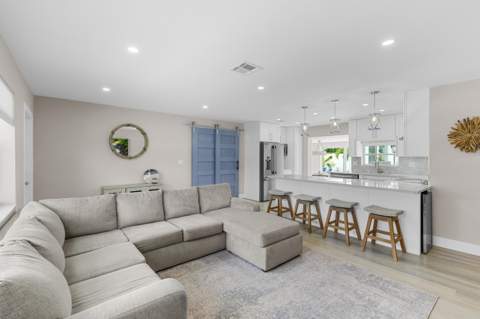 612 SE 10th Avenue, Deerfield Beach FL - photo 11 of 27