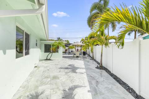 612 SE 10th Avenue, Deerfield Beach FL - photo 23 of 27