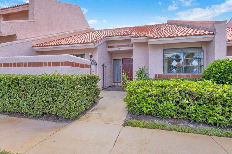 3 bedroom Villa at 3535 SE Sandpiper Circle, Villas Of Sandpiper Bay Unit 2, Port St. Lucie — photo 2