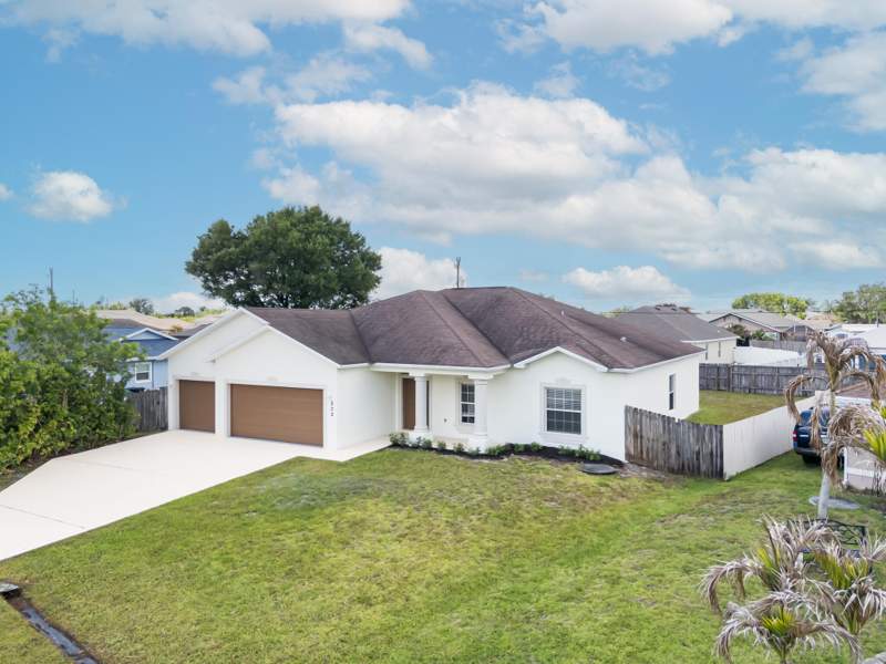 4 bedroom Single Family Residence at 232 SW Aldoro Place, Port St Lucie Section 34, Port St. Lucie — photo 2