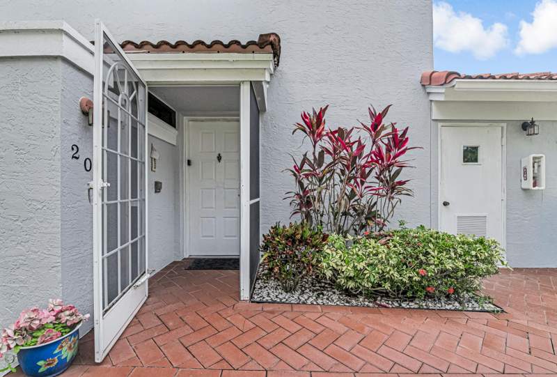 2 bedroom Condominium at 7384 Lake Meadow Way #201, Palm Isles I, II And III Condos, Boynton Beach — photo 3