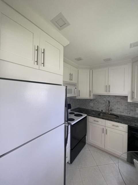 40 Keswick B #40, Deerfield Beach FL - photo 8 of 24