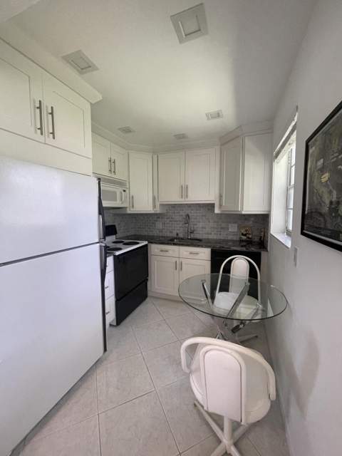 40 Keswick B #40, Deerfield Beach FL - photo 6 of 24