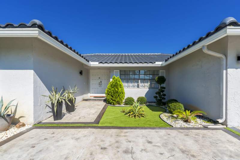 4 bedroom Single Family Residence at 8555 SW 1st Place, Shadow Wood, Coral Springs — photo 5