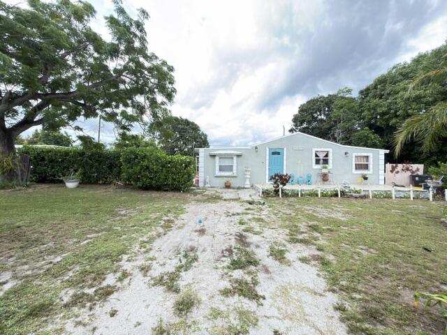 2 bedroom Single Family Residence at 1185 Alto Road, Ridge Grove Add 1, Lake Worth — photo 1