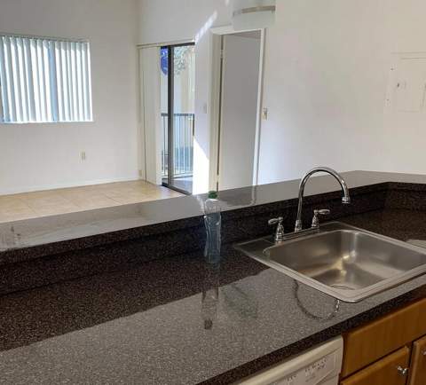 2445 SW 18th Terrace #703, Fort Lauderdale FL - photo 6 of 27