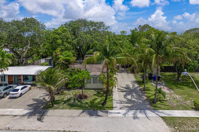 3 bedroom Single Family Residence at 320 SW 21st Street, Lauderdale, Fort Lauderdale — photo 2