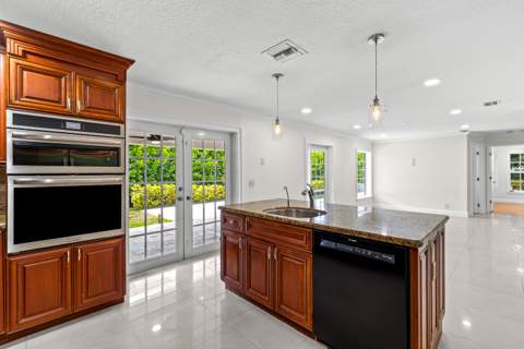 4610 Pinetree Drive, Delray Beach FL - photo 13 of 39