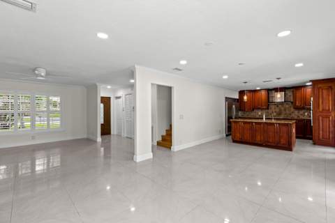 4610 Pinetree Drive, Delray Beach FL - photo 7 of 39