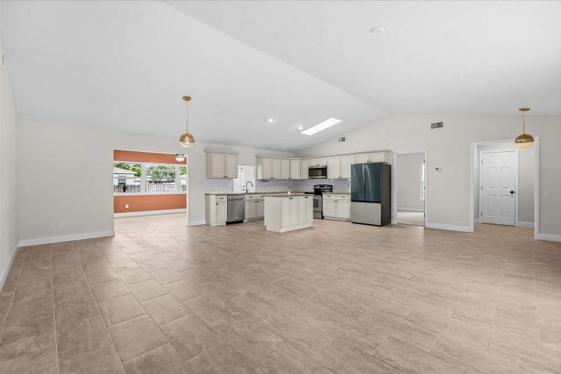 2 bedroom Single Family Residence at 371 SW Butler Avenue, Port St Lucie Section 27, Port St. Lucie — photo 4
