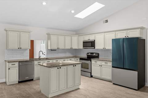 371 SW Butler Avenue, Port St. Lucie FL - photo 7 of 32