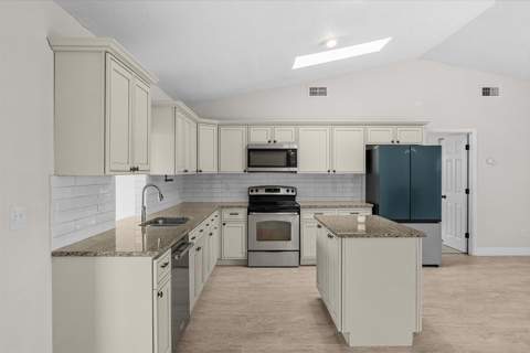 371 SW Butler Avenue, Port St. Lucie FL - photo 9 of 32