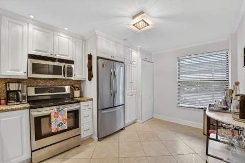 1627 Riverview Road #110, Deerfield Beach FL - photo 6 of 53
