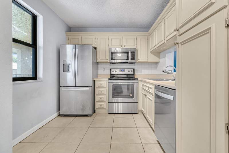 2 bedroom Condominium at 5510 Lakeside Drive #202, Viewpointe Condo, Margate — photo 4