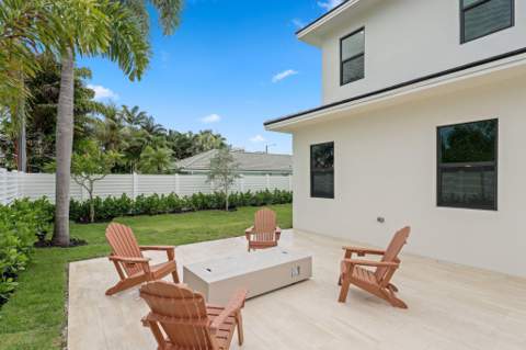 1160 Emerald Drive, Riviera Beach FL - photo 13 of 86