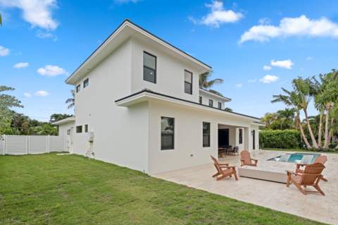 1160 Emerald Drive, Riviera Beach FL - photo 16 of 86