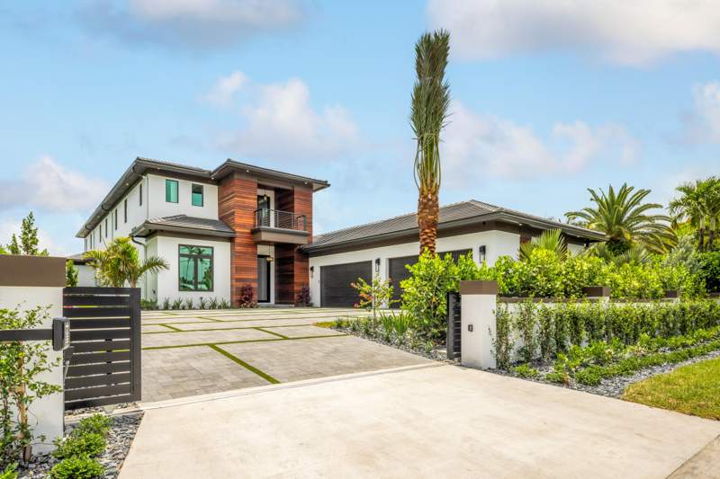 7 bedroom Single Family Residence at 1708 N Lakeside Drive, North Lake Worth, Lake Worth Beach — photo 3