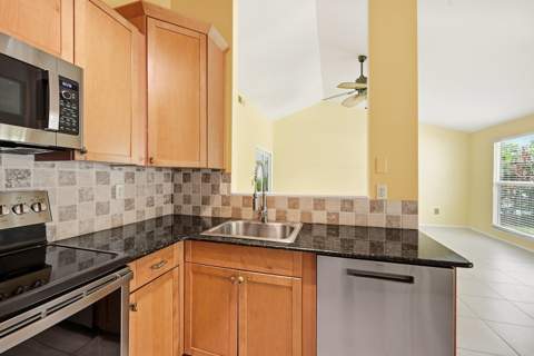 8131 Countrypark Drive, Boca Raton FL - photo 12 of 43