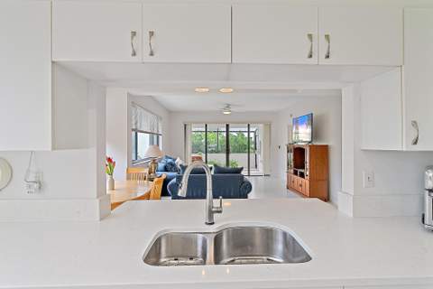 811 Oak Harbour Drive, Juno Beach FL - photo 11 of 48