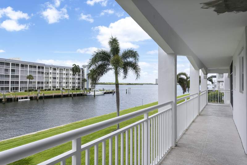 2 bedroom Condominium at 111 Shore Court #203, Shore Club Apts B & C Condo, North Palm Beach — photo 3
