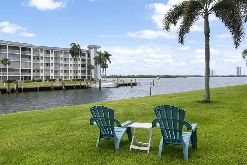 2 bedroom Condominium at 111 Shore Court #203, Shore Club Apts B & C Condo, North Palm Beach — photo 2
