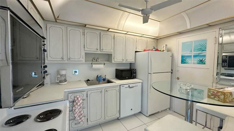 2 bedroom Condominium at 5100 Dupont Boulevard #11n, Warwick Condo, Fort Lauderdale — photo 4