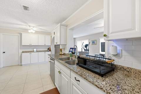 4629 NW 45th Court, Tamarac FL - photo 13 of 48