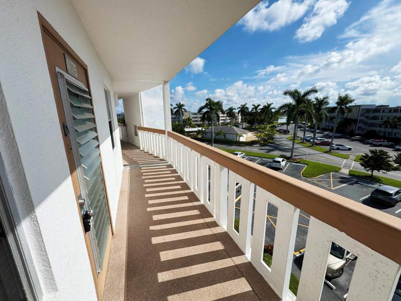 2 bedroom Condominium at 4075 Cornwall D, Cornwall At Century Village Condo, Boca Raton — photo 2