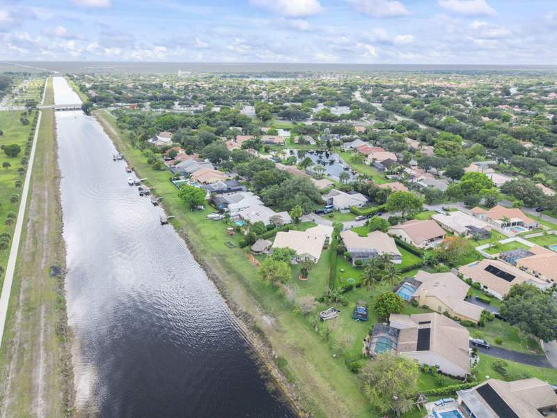 4 bedroom Single Family Residence at 11240 SW 1st Street, Cypress Glen, Coral Springs — photo 5