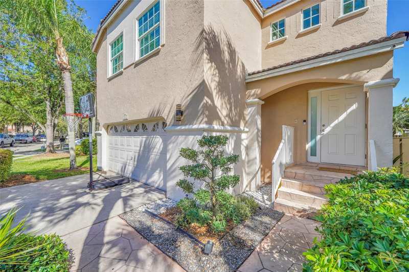 4 bedroom Single Family Residence at 10615 NW 12th Court, Minto Plantation-1, Plantation — photo 1