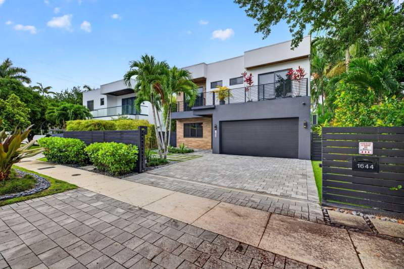 4 bedroom Single Family Residence at 1644 NE 4th Court, Victoria Park, Fort Lauderdale — photo 4