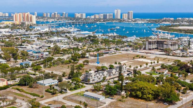 3 bedroom Townhouse at 132 W 11th Street, Villa L'Onz, Riviera Beach — photo 4