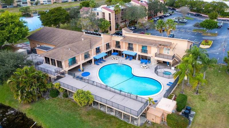 2 bedroom Condominium at 480 NW 76th Avenue #205, Palm Lakes Condo, Margate — photo 4