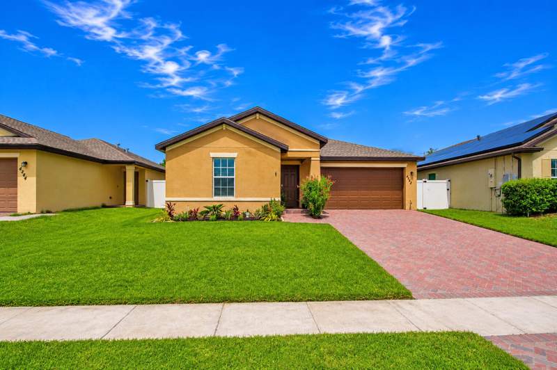 3 bedroom Single Family Residence at 4242 Thurso Way, Bent Creek Tract B-2, Fort Pierce — photo 2