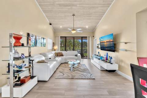 7640 NW 87th Avenue, Tamarac FL - photo 14 of 50