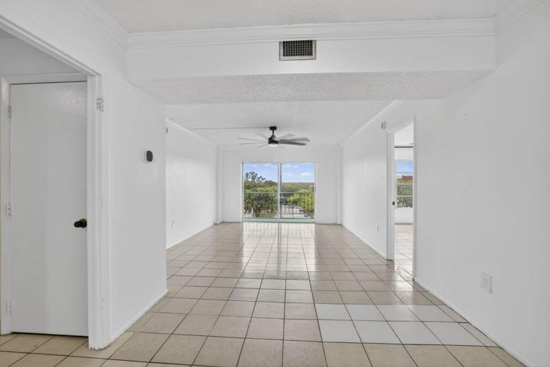 2 bedroom Condominium at 4174 Inverrary Drive #513, Manors Of Inverrary Xi, Lauderhill — photo 2