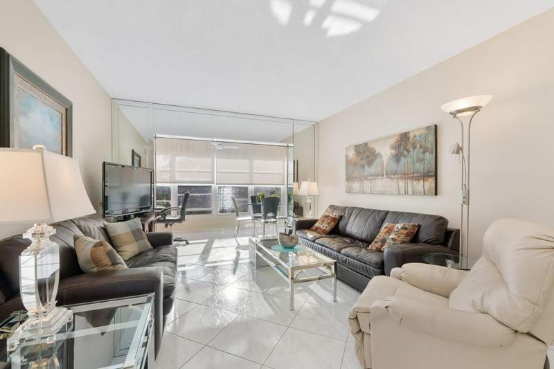1 bedroom Condominium at 2900 NW 47th Terrace #304b, Lauderdale Oaks Condo III, Lauderdale Lakes — photo 3