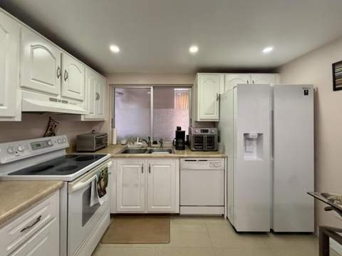 9301 Lime Bay Boulevard #301, Tamarac FL - photo 17 of 34