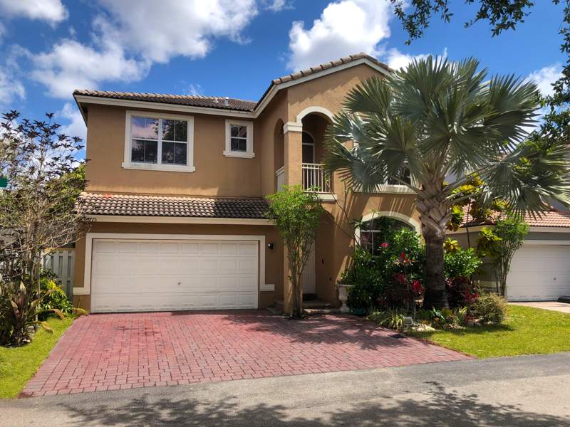 4 bedroom Single Family Residence at 3775 SW 50th Street, Maple Ridge, Fort Lauderdale — photo 2