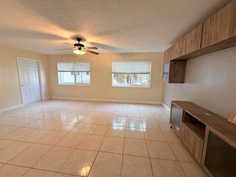 2210 Taylor Street #207, Hollywood FL - photo 8 of 12